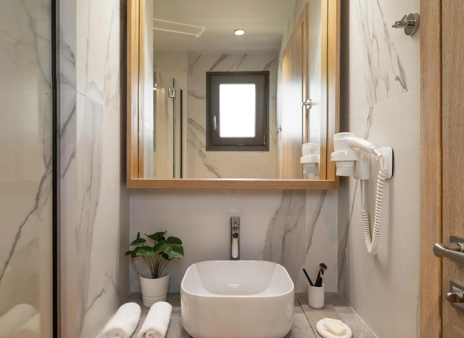 Eco Green Residences & Suites Toroni